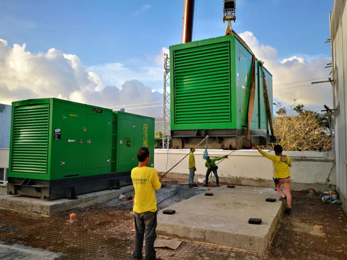 Twee eenheden van 500 kVA Cummins-generatoren met synchronisatiepanelen voor Wanda Plaza in Manilla, de Filipijnen